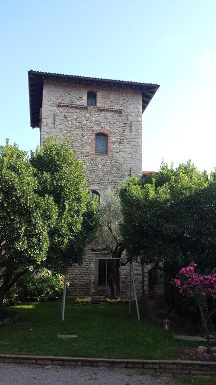 مبيت وإفطار Marne di Filago La Torre Medioevale المظهر الخارجي الصورة