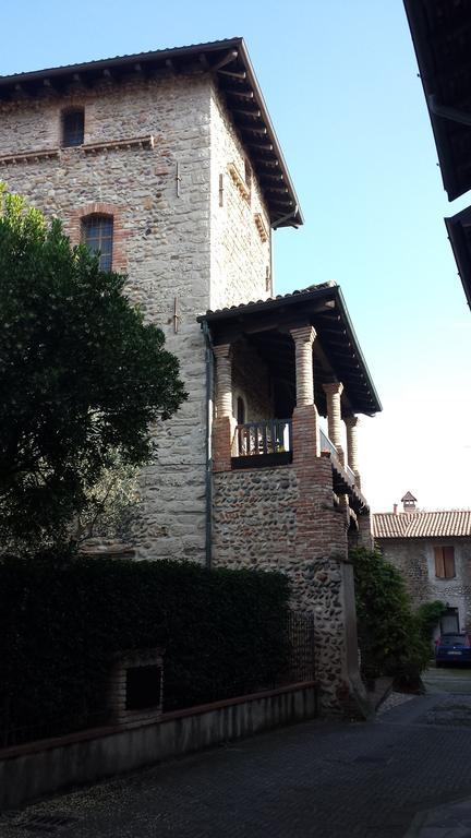 مبيت وإفطار Marne di Filago La Torre Medioevale المظهر الخارجي الصورة